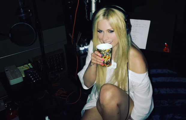 Avril_Lavigne_studio_2017